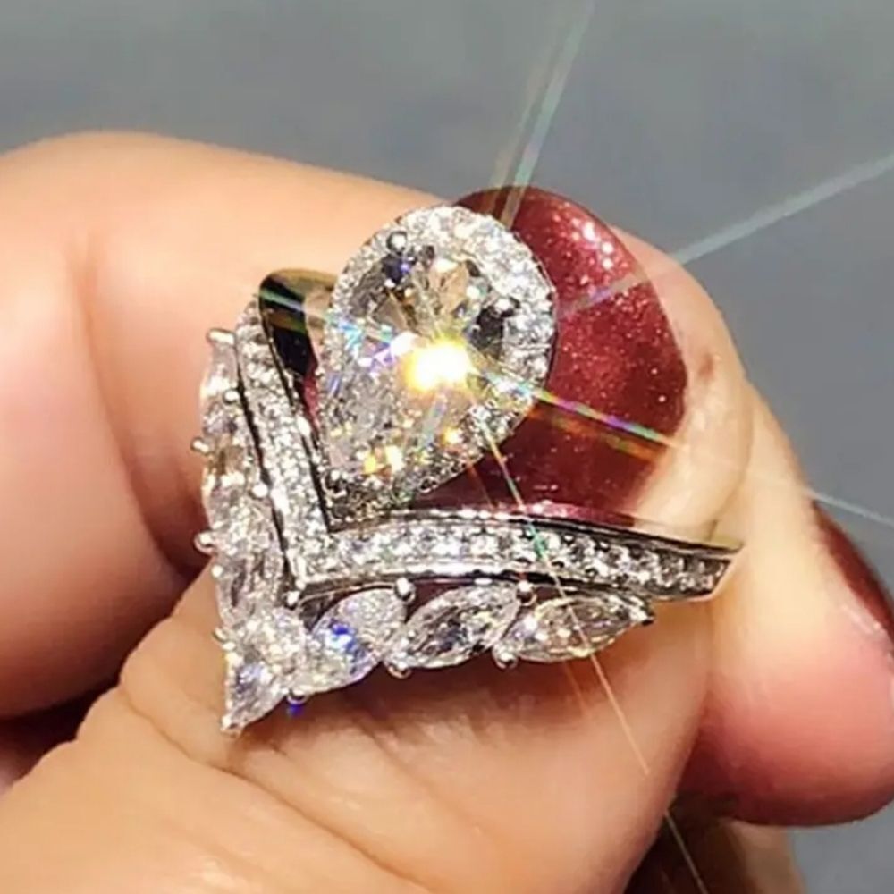 Ladies Elegant timeless Simulated diamond wedding Ring sz 6